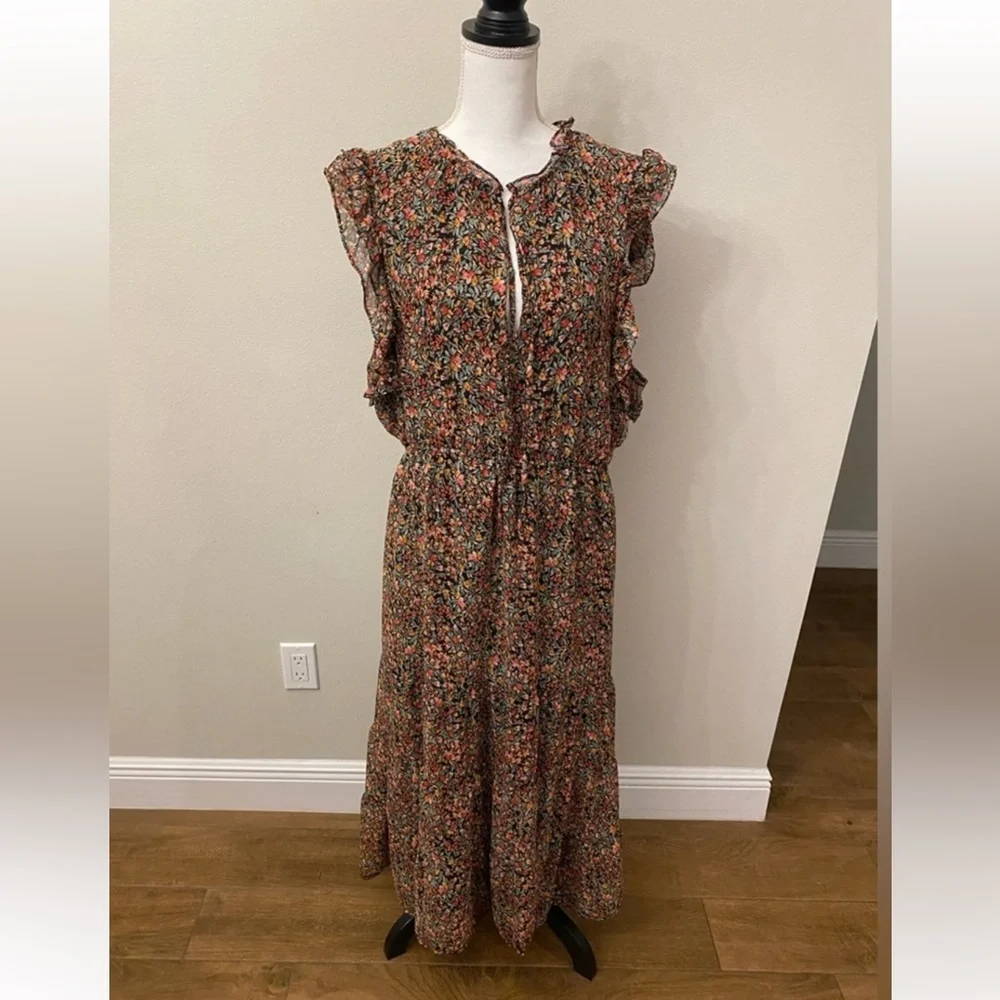 Plus Dress - Picture 2 of 10